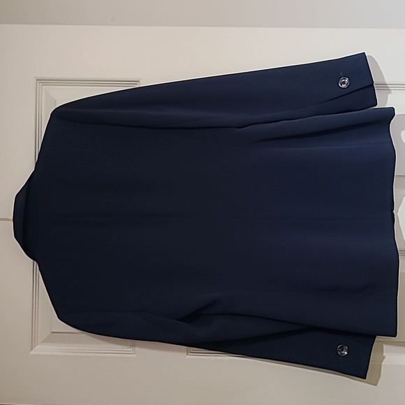 Navy Dress for Success 2 piece suit. Jacket/skirt. Size 6 fits a 4. - Picture 4 of 15